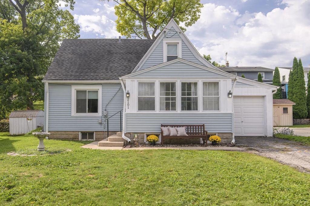 2101 Oaklawn Ave, Waukesha