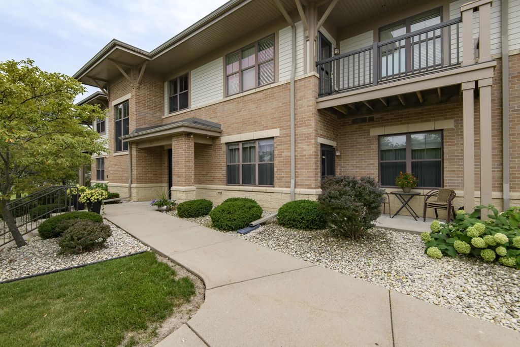 W129n6811 Northfield Dr 107, Menomonee Falls