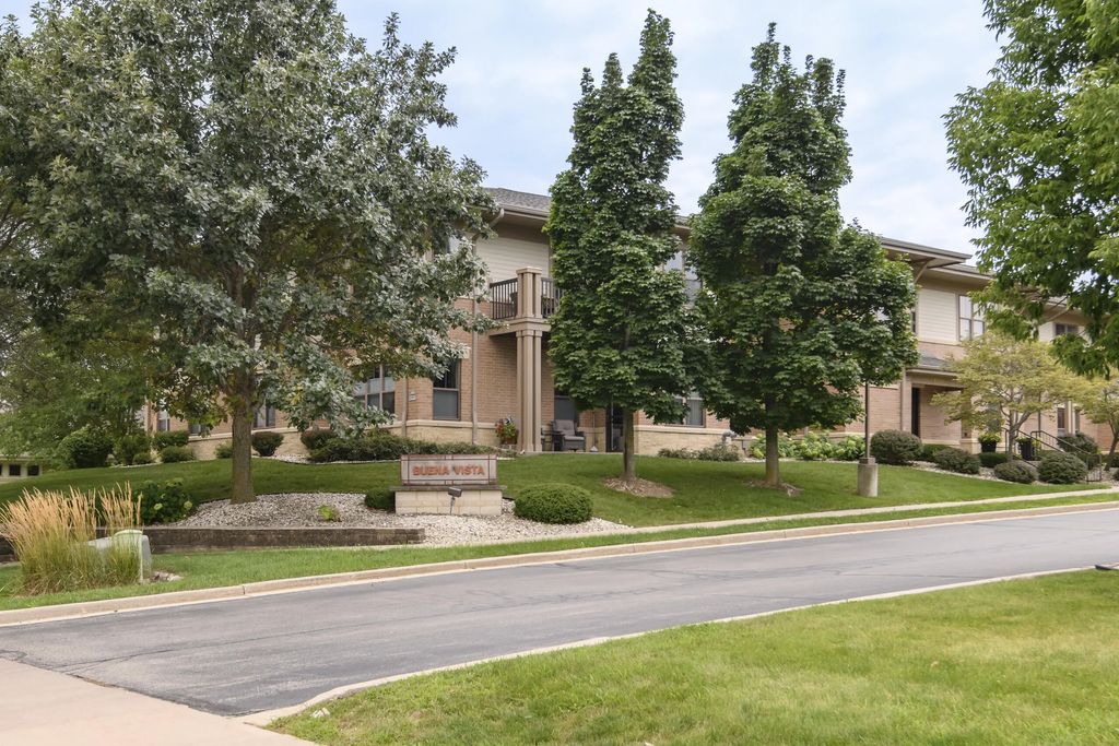 W129n6811 Northfield Dr 107, Menomonee Falls