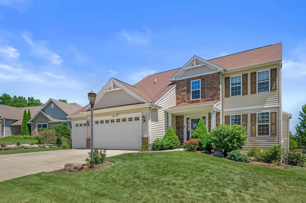 2305 Rustic Woods Ct, Waukesha