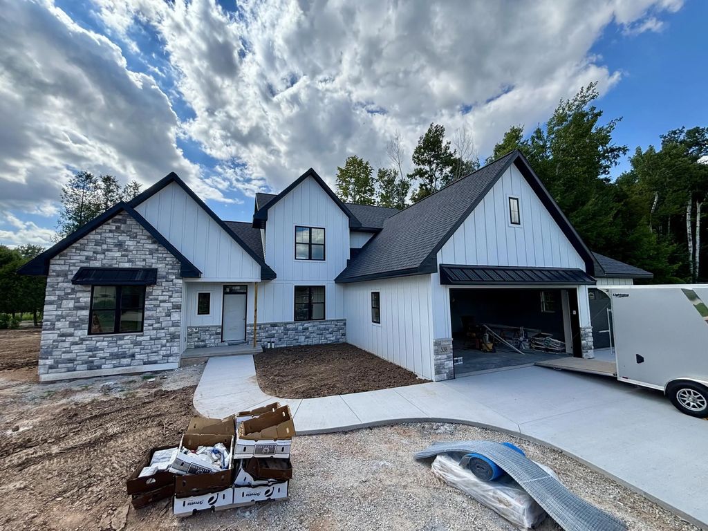 338 Mosie Ct, Manitowoc