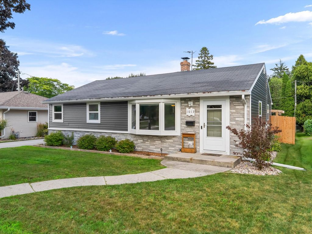 1013 N 6th St, Manitowoc