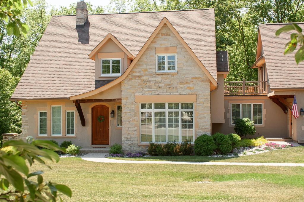 1046 Edinborough Ct, Geneva