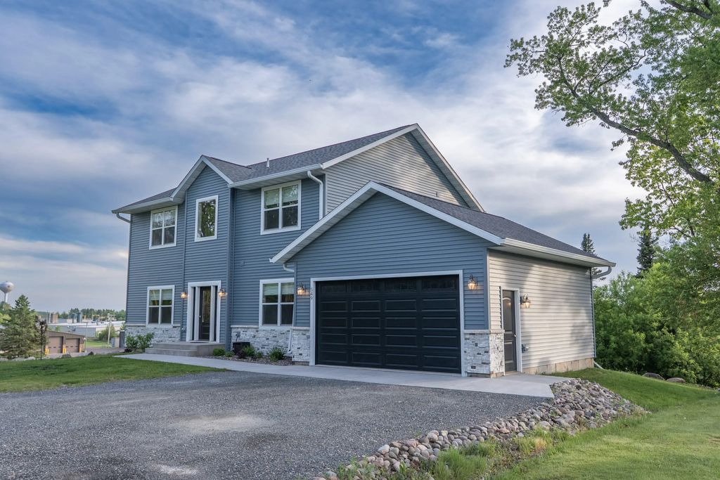 549 S Second St, Medford