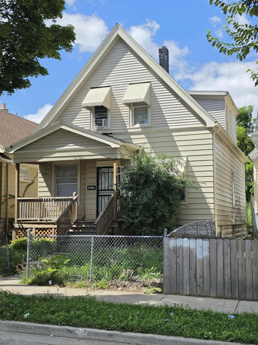 3737 N 10th St, Milwaukee