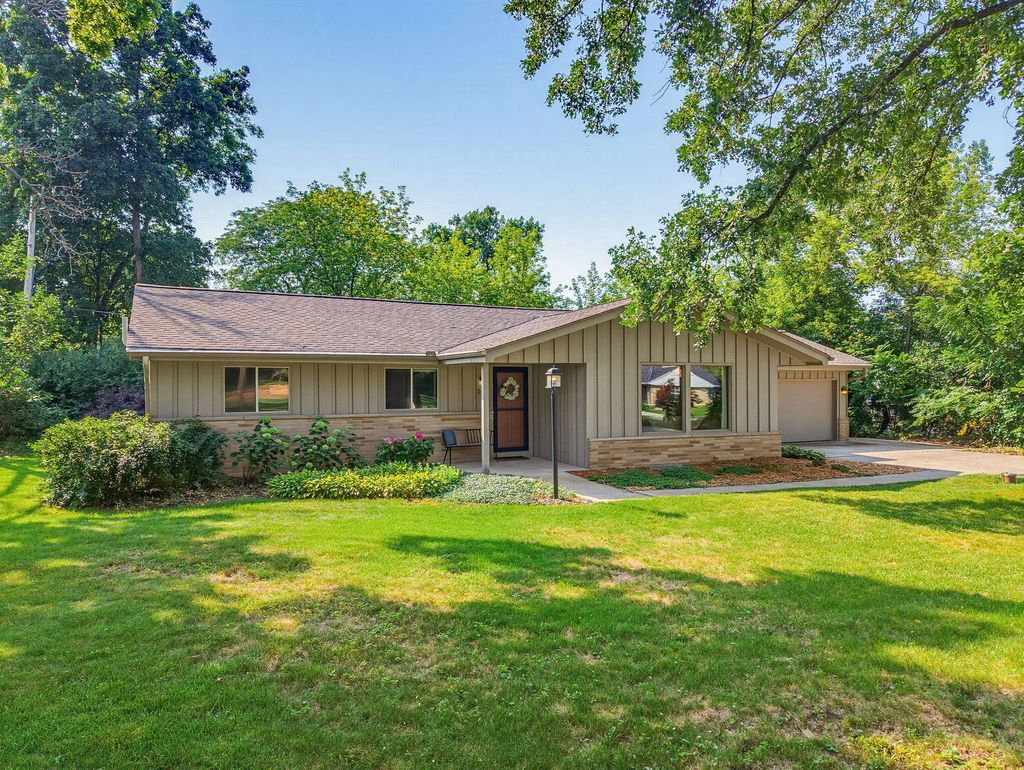 345 S Beaumont Ave, Brookfield