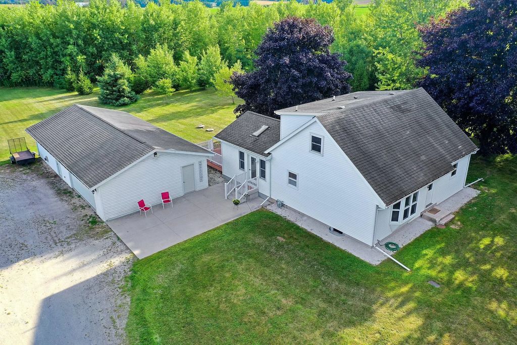 5531 Luckow Ln, Newton