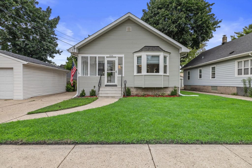 2516 71st St, Kenosha