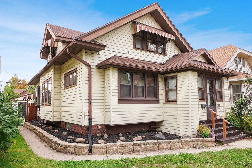 1205 S 74th St 1207, West Allis