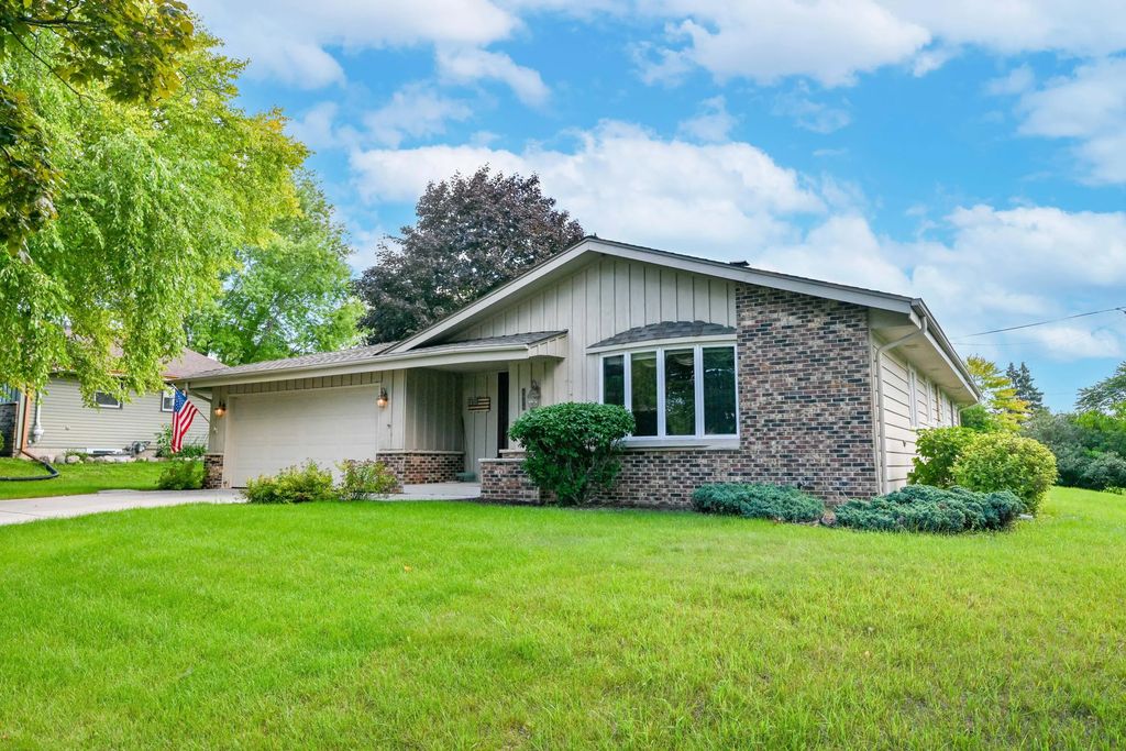 1956 Keith Ln, Grafton