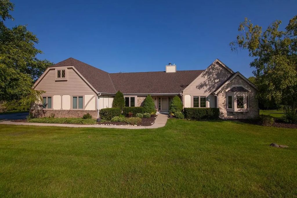 N27w30818 Golf Hills Dr, Delafield