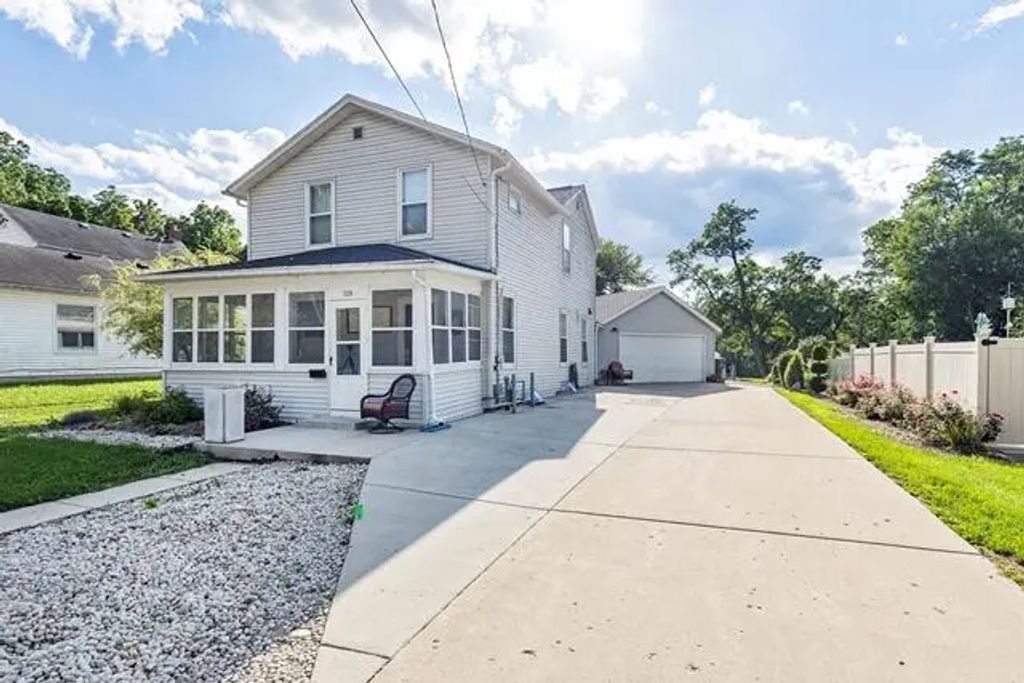 320 N Jefferson St, Whitewater
