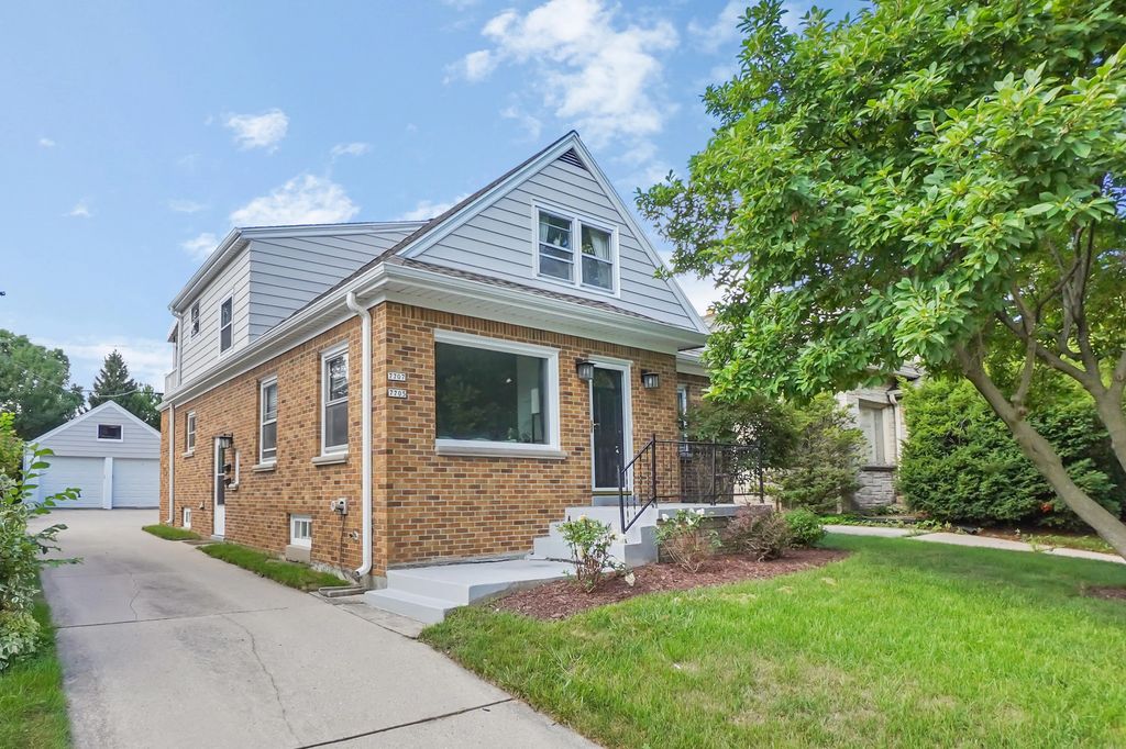 7705 Eagle St, Wauwatosa