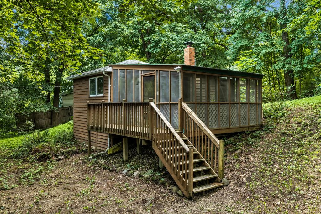 W8799 Hickory Rd, Richmond