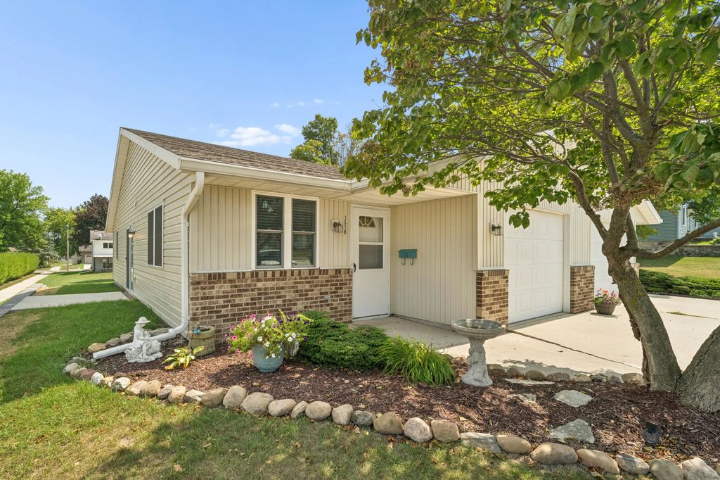 1518 Mason St, New Holstein