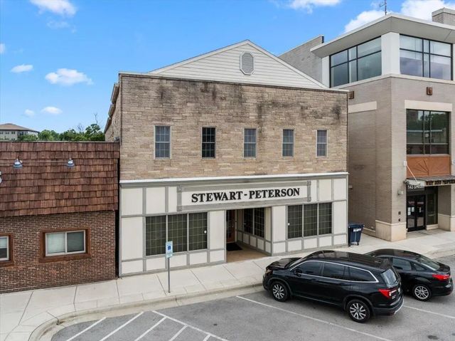 137 S Main St, West Bend