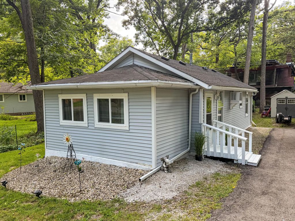 2908 Circle Dr, Burlington