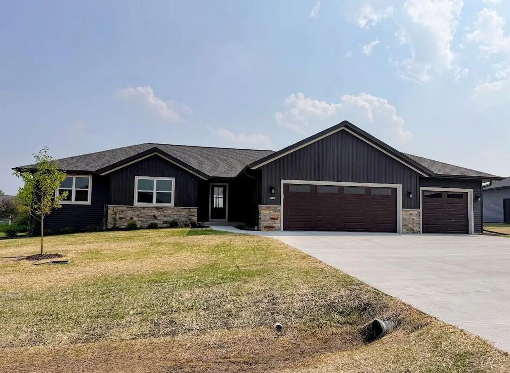 2843 Granite Ct, Sheboygan