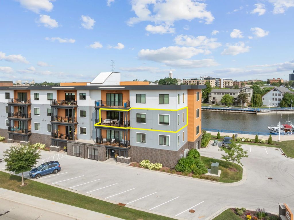 750 S Pier Dr 12, Sheboygan