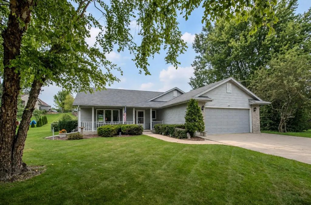 300 Martin Dr, Fredonia