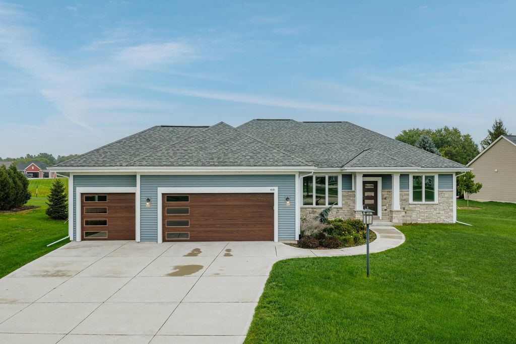 615 Bark River Way, Dousman