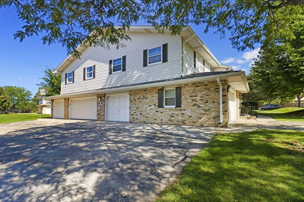8631 31st Ct 104, Kenosha