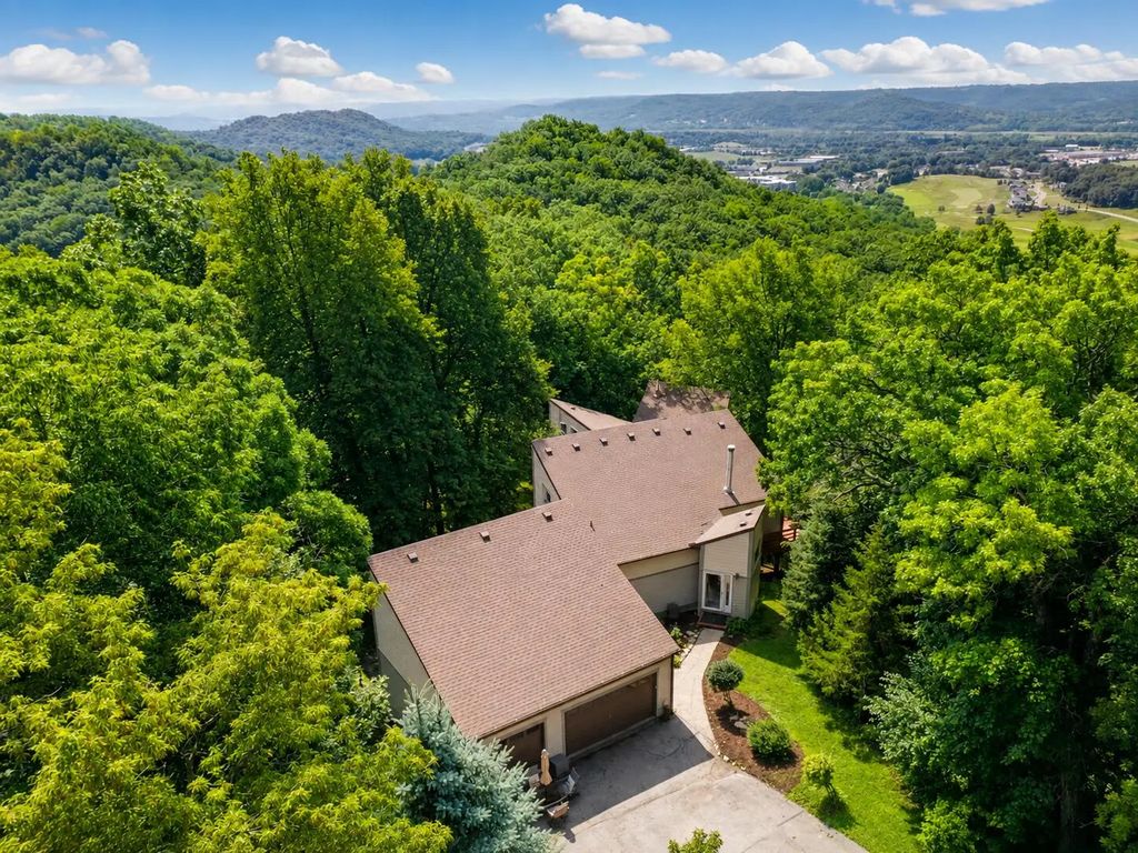 W5269 E Point Rd, Hamilton