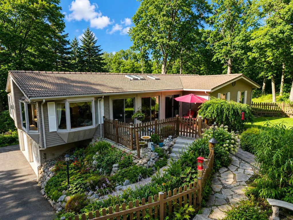 W3451 Wildwood Dr, Geneva