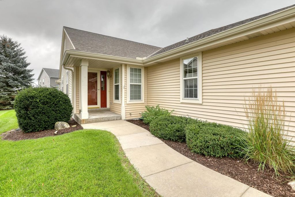 W241n5730 Birchwood Ln, Sussex