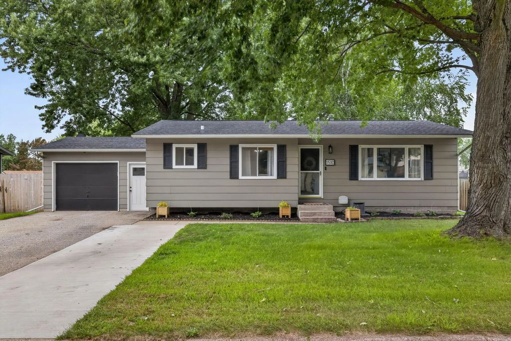 1510 Cliffview Dr, Holmen