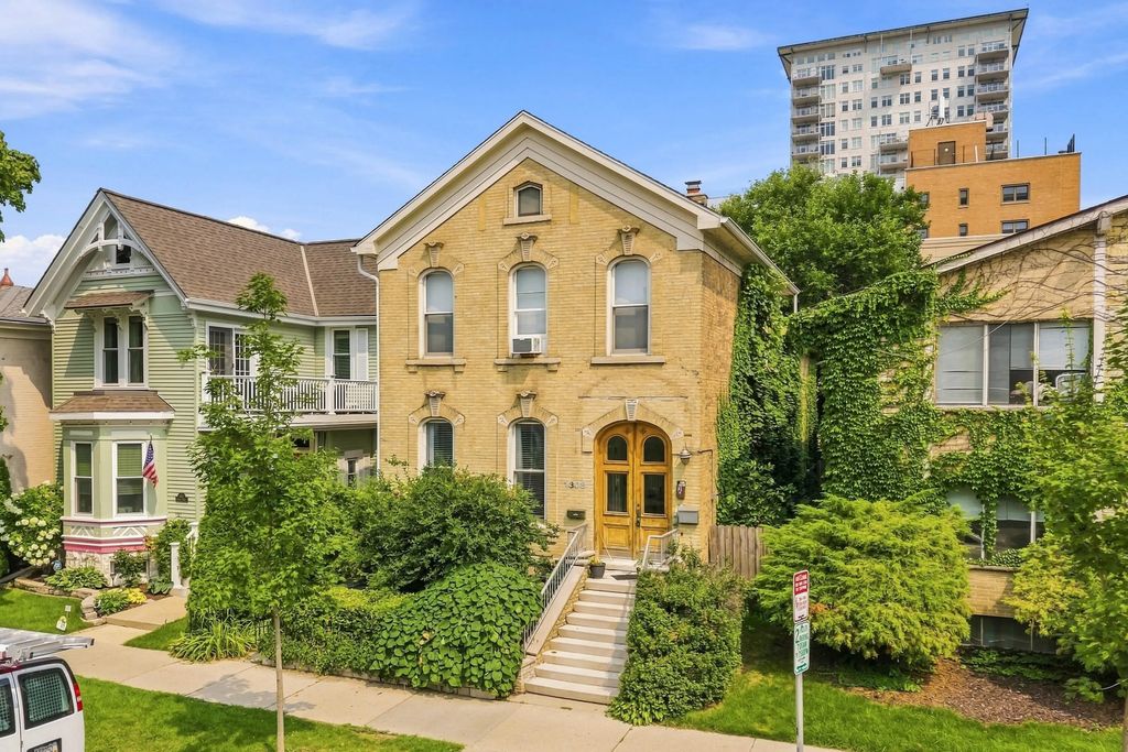 1308 N Astor St, Milwaukee