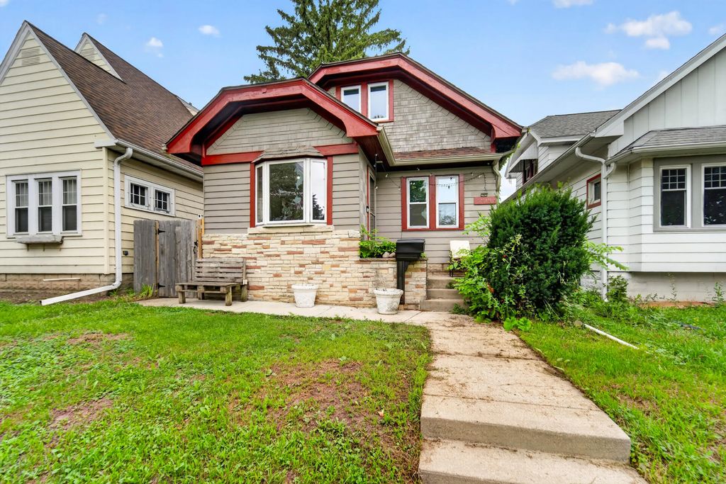 2049 S 72nd St, West Allis