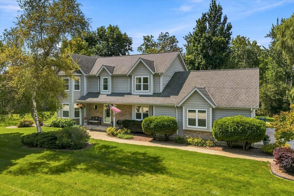 1323 Spinnaker Dr, Port Washington