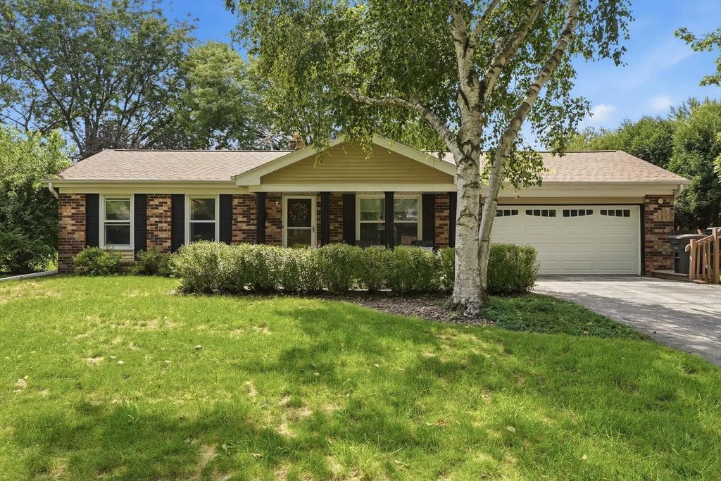 107 Shepard Ct, Mukwonago