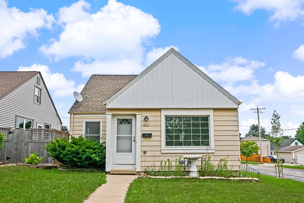 3672 S 19th St, Milwaukee