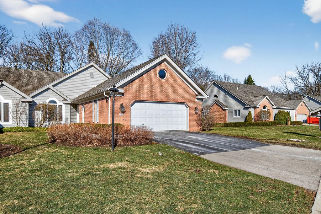 2415 Walnut Grove Ct B, Brookfield