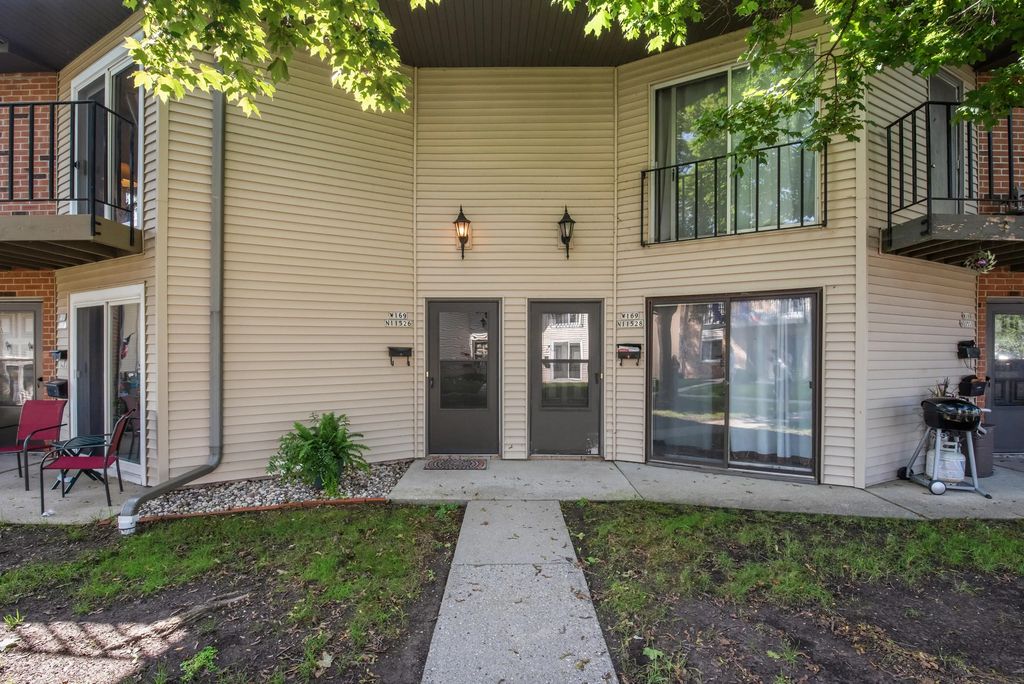 W169n11526 Biscayne Dr, Germantown
