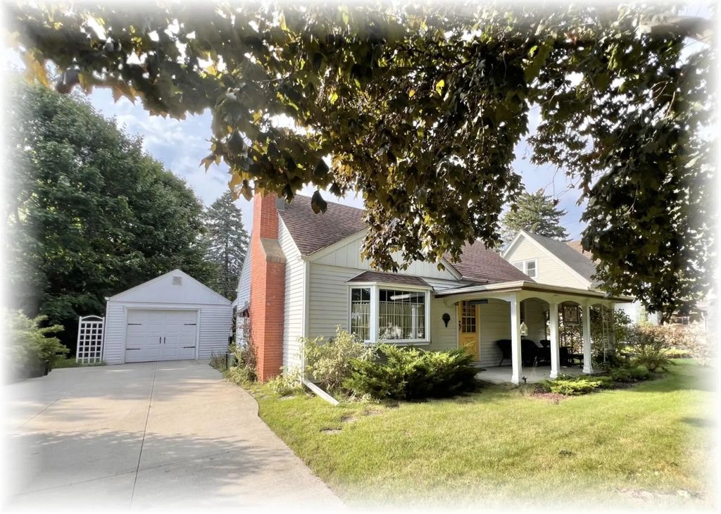 3424 N Elmwood Dr, Elmwood Park
