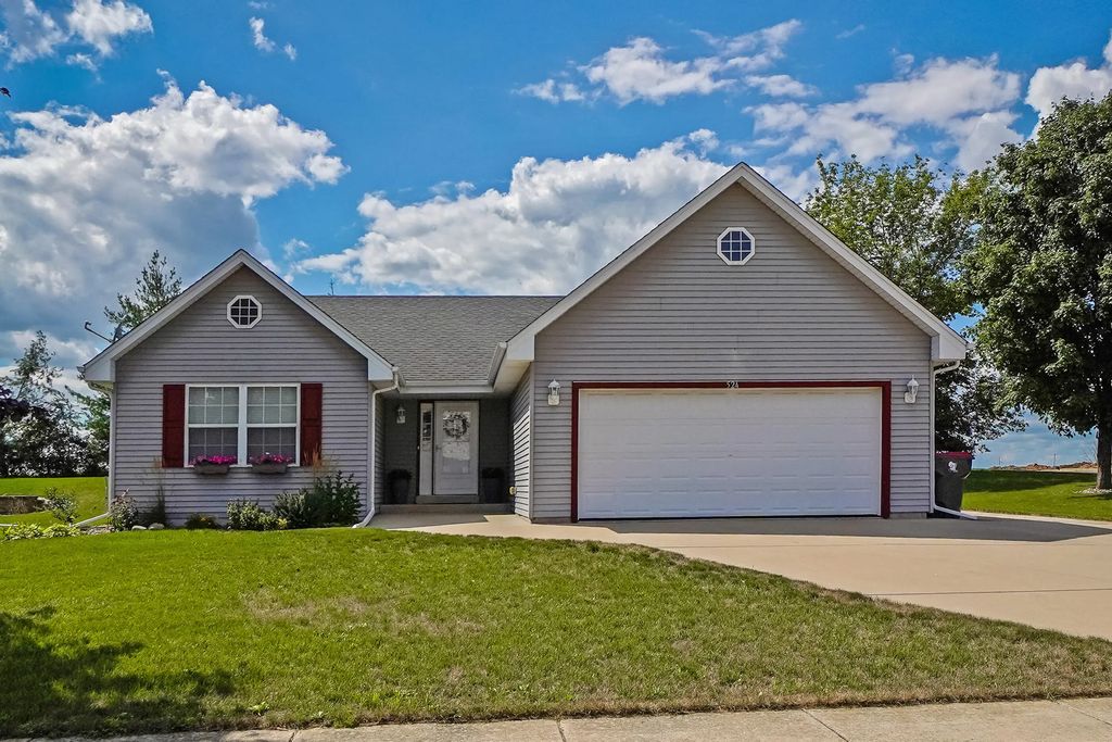 524 Parkview Dr, Johnson Creek