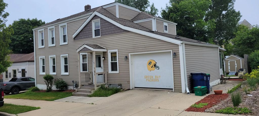 121 E Woodruff St Ne, Port Washington