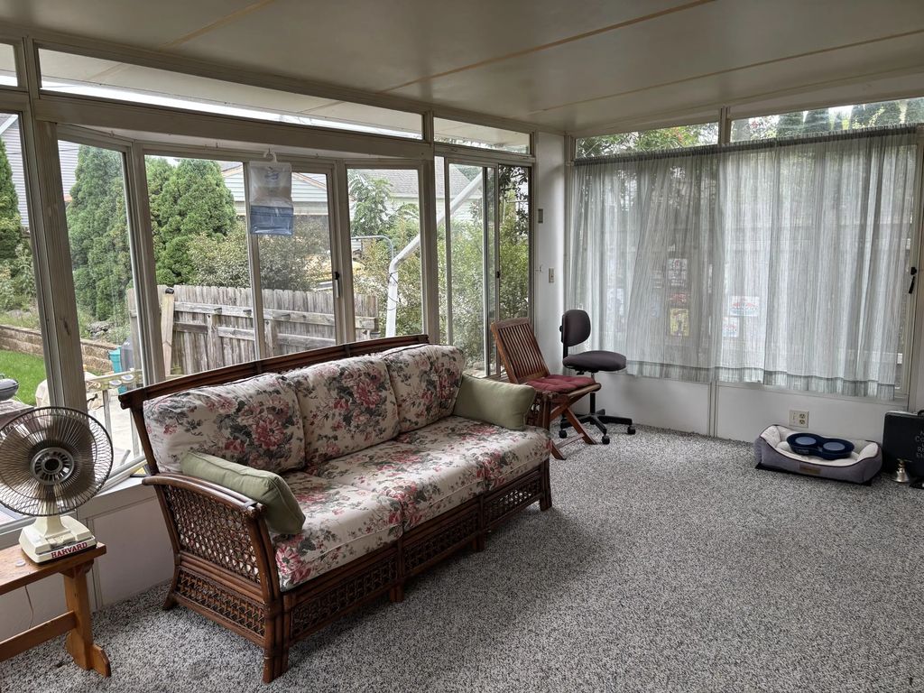 121 E Woodruff St Ne, Port Washington