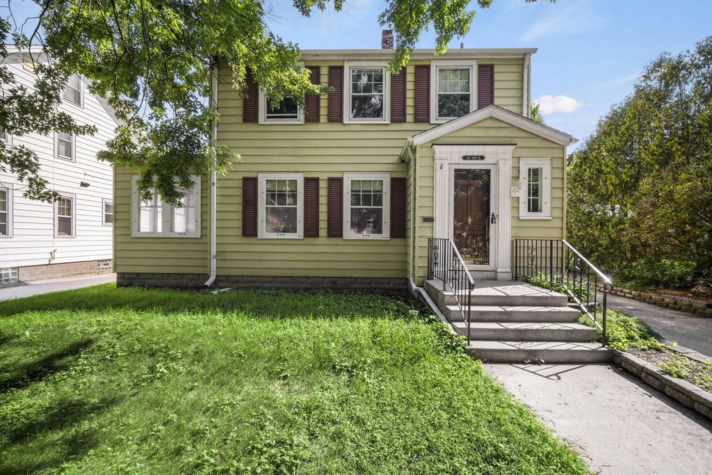 525 68th Pl, Kenosha