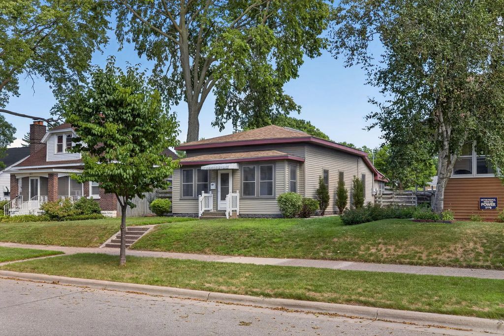 345 20th St S, La Crosse