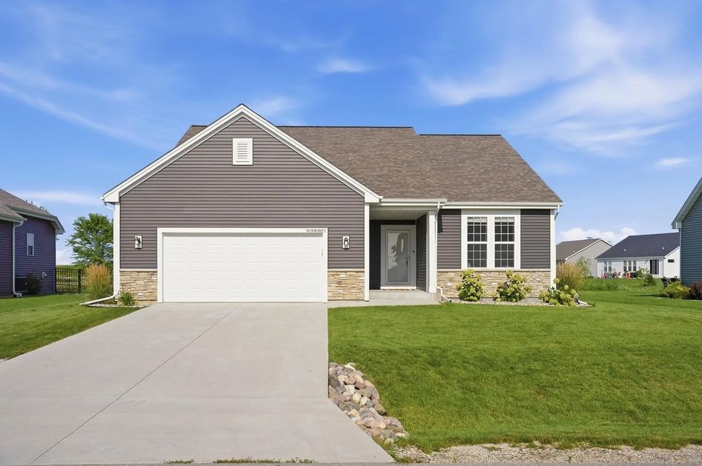 W218n16071 Tiger Lily Dr, Jackson
