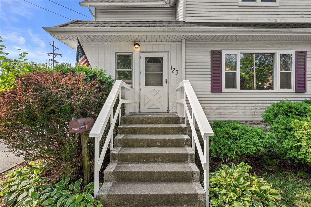 123 Cook St, Waukesha