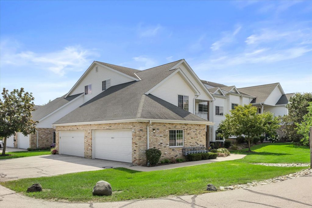 4226 Taylor Harbor - W 8, Mount Pleasant