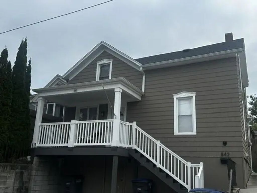 842 N 5th St, Sheboygan