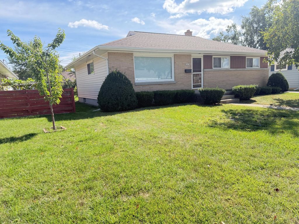 1607 S 17th St, Manitowoc