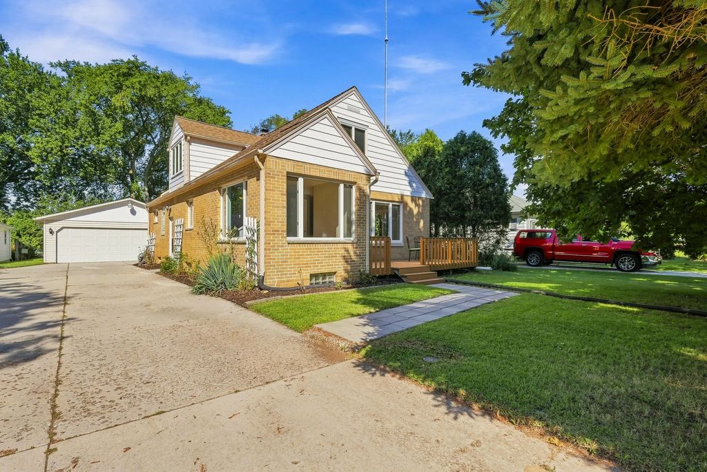1004 N 37th St, Sheboygan