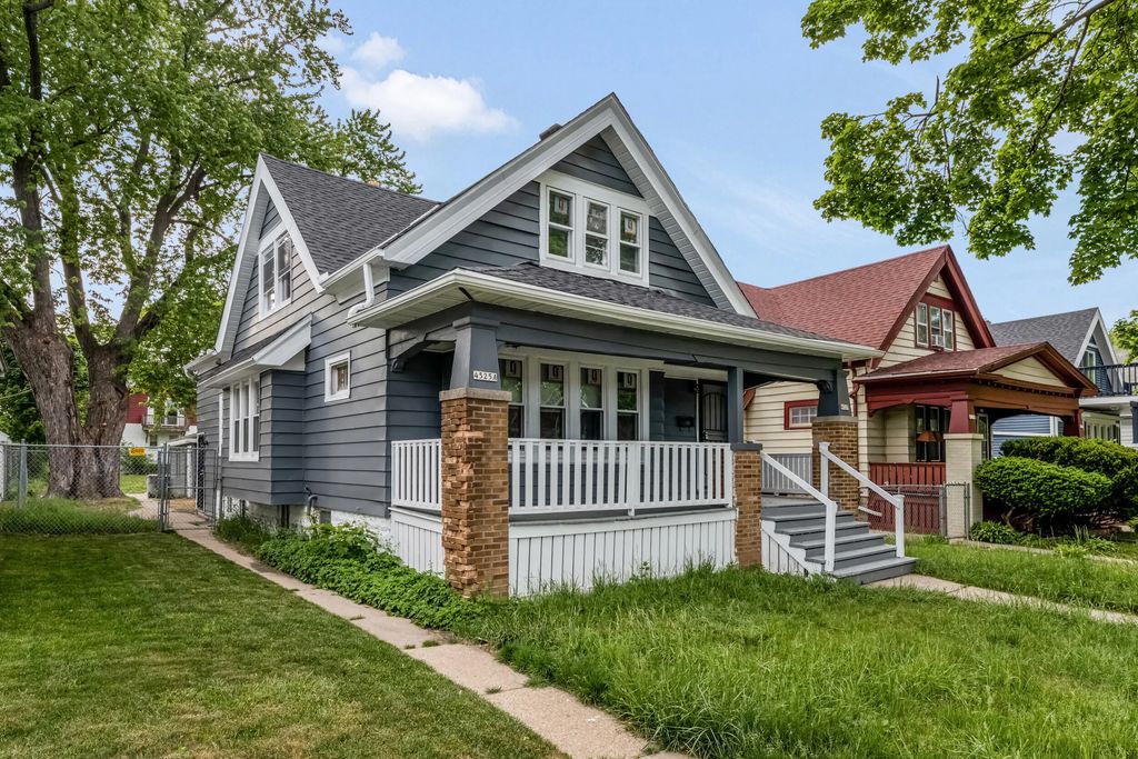 4525 N 28th St, Milwaukee